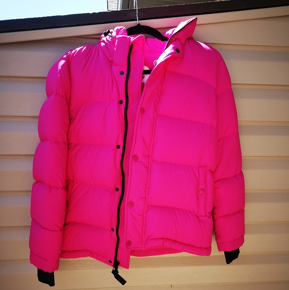 Rare TNA Super Puff in Neon Pink